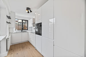 Kitchen- click for photo gallery